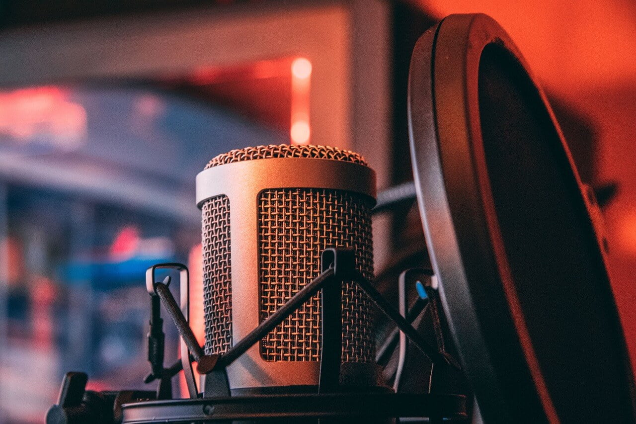 Can AI mimic human voices?